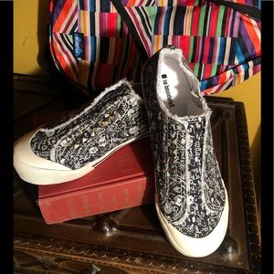 No Boundaries tennis Shoes size 10